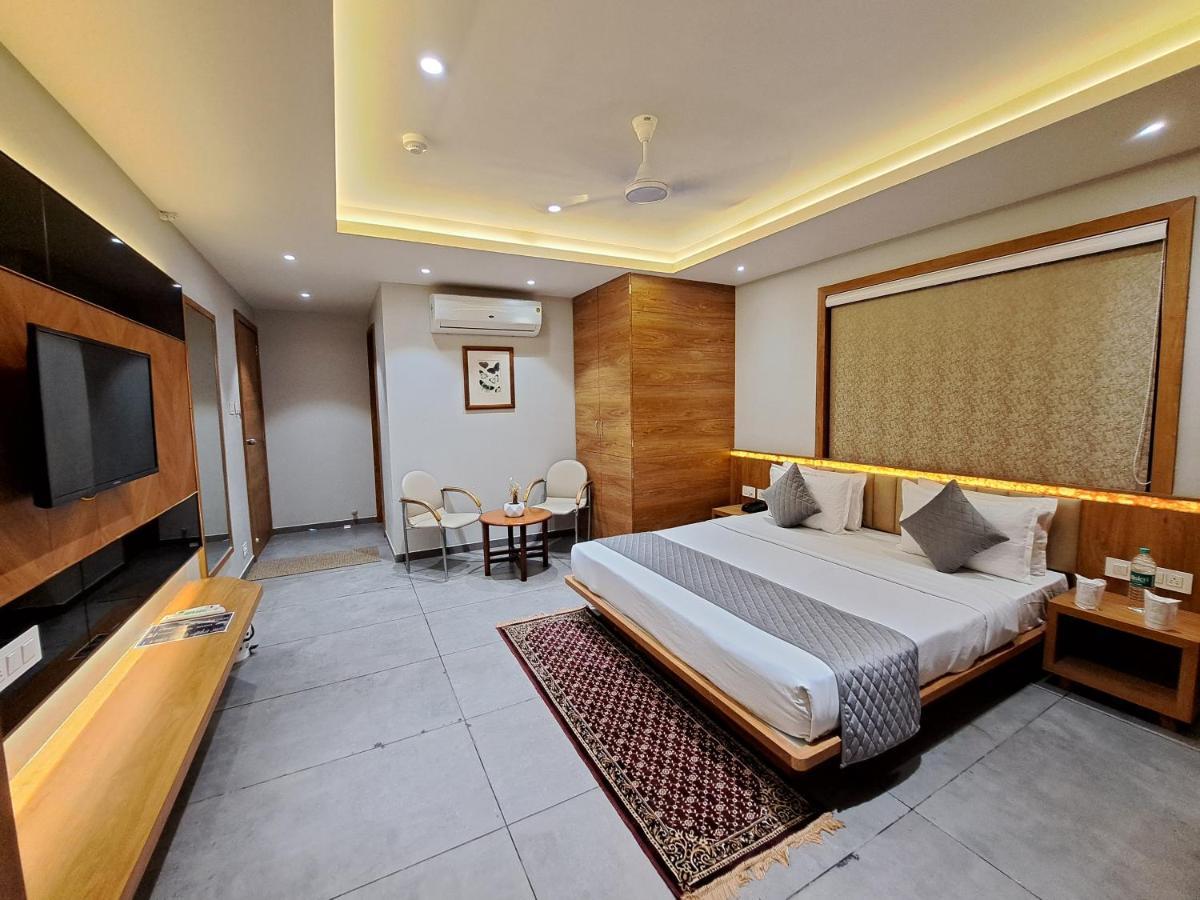 Hotel Om Somnāth Esterno foto