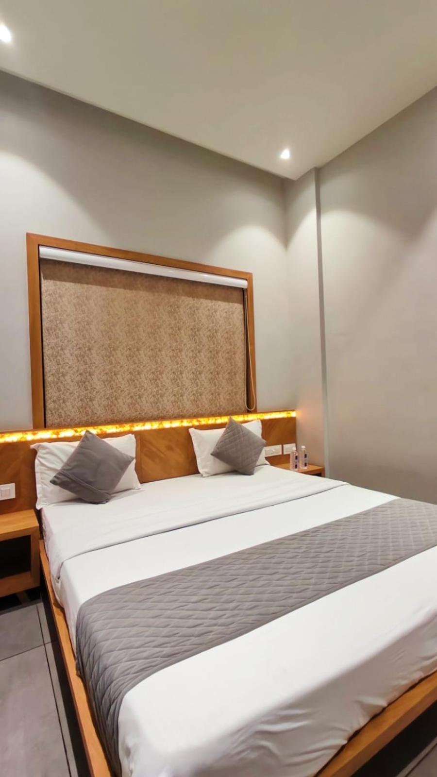 Hotel Om Somnāth Esterno foto